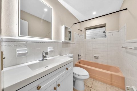 Condo in Hollywood, Florida, 1 bedroom  № 2017567 - photo 22