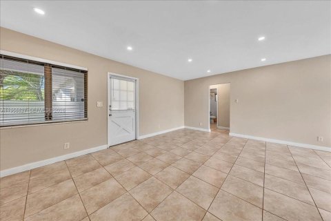 Condo in Hollywood, Florida, 1 bedroom  № 2017567 - photo 10