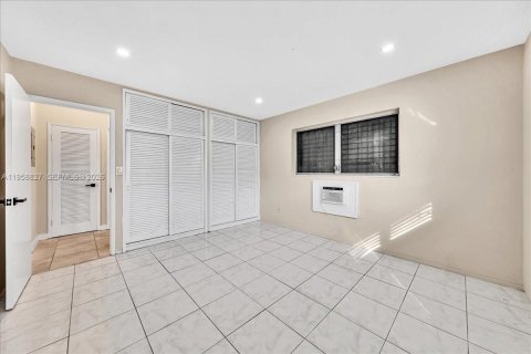 Condo in Hollywood, Florida, 1 bedroom  № 2017567 - photo 19