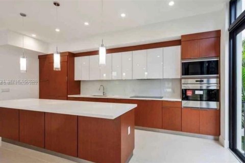 Touwnhouse à louer à Fort Lauderdale, Floride: 3 chambres, 186.73 m2 № 2001392 - photo 6