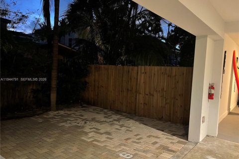 Touwnhouse à louer à Fort Lauderdale, Floride: 3 chambres, 186.73 m2 № 2001392 - photo 30