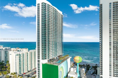 Condo in Hollywood, Florida, 2 bedrooms  № 1980050 - photo 22