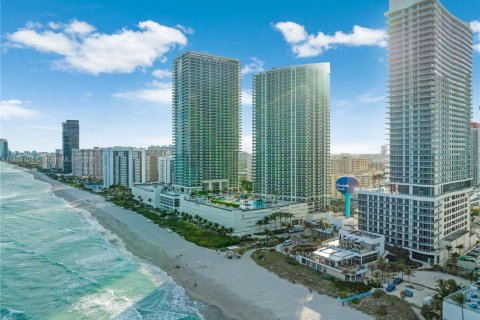 Condo in Hollywood, Florida, 2 bedrooms  № 1980050 - photo 23