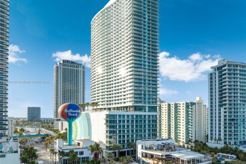Condo in Hollywood, Florida, 2 bedrooms  № 1980050 - photo 26