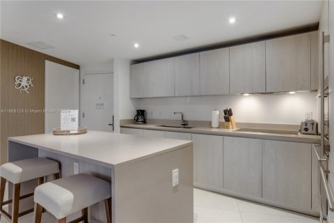 Condo in Hollywood, Florida, 2 bedrooms  № 1980050 - photo 9