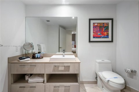 Condo in Hollywood, Florida, 2 bedrooms  № 1980050 - photo 17