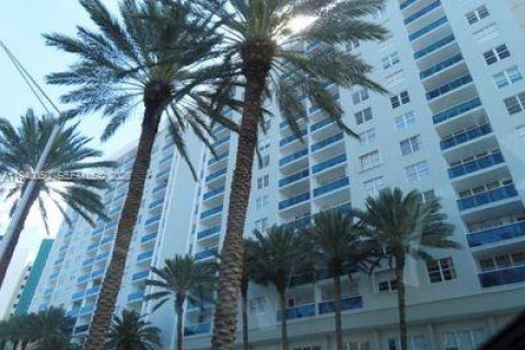 Condominio en alquiler en Miami Beach, Florida, 1 dormitorio, 84.54 m2 № 1997333 - foto 4
