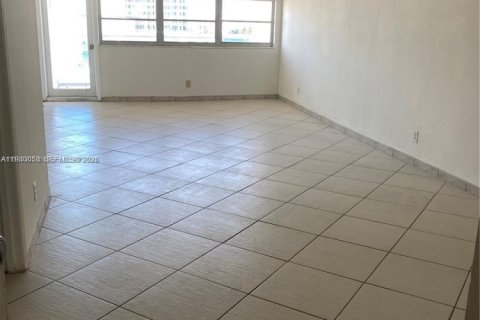 Condominio en alquiler en Miami Beach, Florida, 1 dormitorio, 84.54 m2 № 1997333 - foto 11