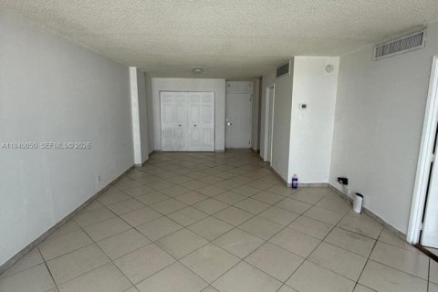 Condominio en alquiler en Miami Beach, Florida, 1 dormitorio, 84.54 m2 № 1997333 - foto 12