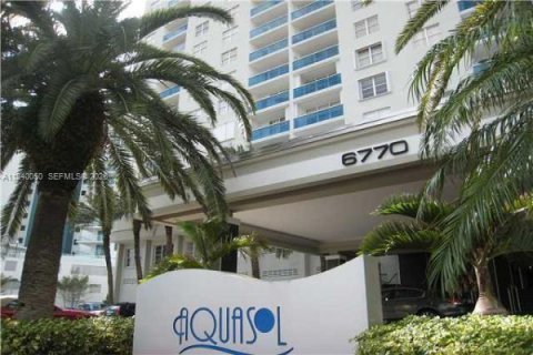 Condominio en alquiler en Miami Beach, Florida, 1 dormitorio, 84.54 m2 № 1997333 - foto 3