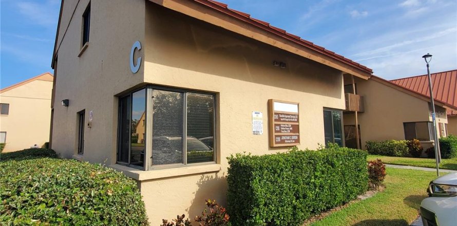 Immobilier commercial à Sarasota, Floride 96.34 m2 № 2402867