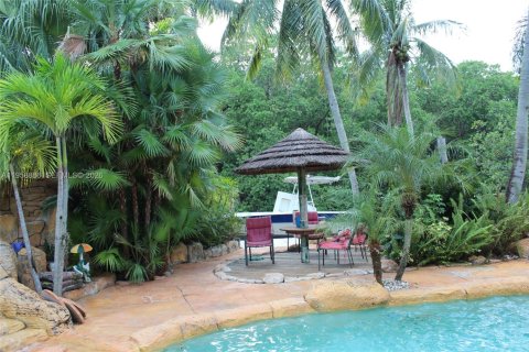 House in Dania Beach, Florida 3 bedrooms, 157 sq.m. № 2080582 - photo 16