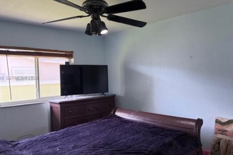 House in Dania Beach, Florida 3 bedrooms, 157 sq.m. № 2080582 - photo 7