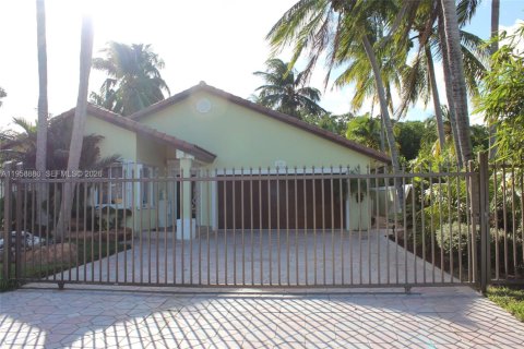 House in Dania Beach, Florida 3 bedrooms, 157 sq.m. № 2080582