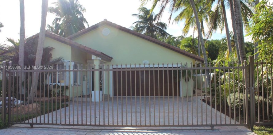 House in Dania Beach, Florida 3 bedrooms, 157 sq.m. № 2080582