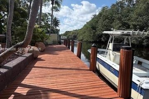 House in Dania Beach, Florida 3 bedrooms, 157 sq.m. № 2080582 - photo 9