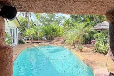House in Dania Beach, Florida 3 bedrooms, 157 sq.m. № 2080582 - photo 11