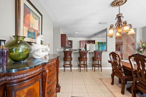 Casa en venta en Port St. Lucie, Florida, 5 dormitorios, 266.63 m2 № 2080213 - foto 9
