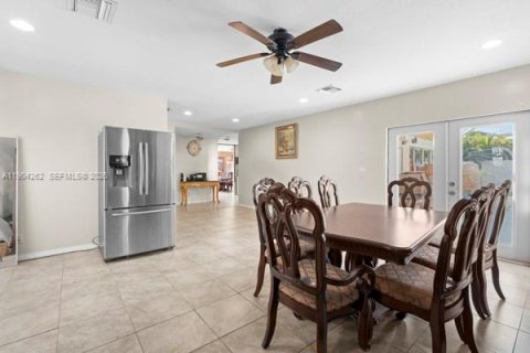 Casa en venta en Port St. Lucie, Florida, 5 dormitorios, 266.63 m2 № 2080213 - foto 29