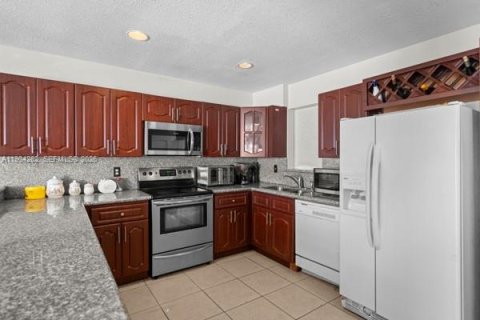 Casa en venta en Port St. Lucie, Florida, 5 dormitorios, 266.63 m2 № 2080213 - foto 15