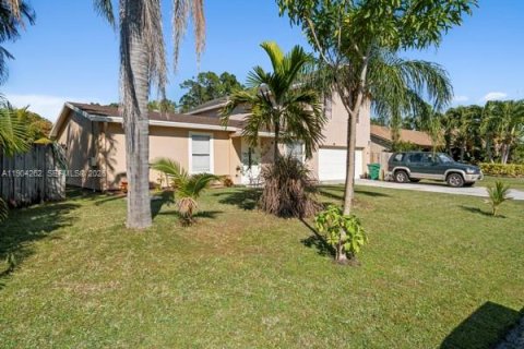 Casa en venta en Port St. Lucie, Florida, 5 dormitorios, 266.63 m2 № 2080213 - foto 4