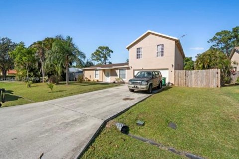 Casa en Port St. Lucie, Florida 5 dormitorios, 266.63 m2 № 2080213