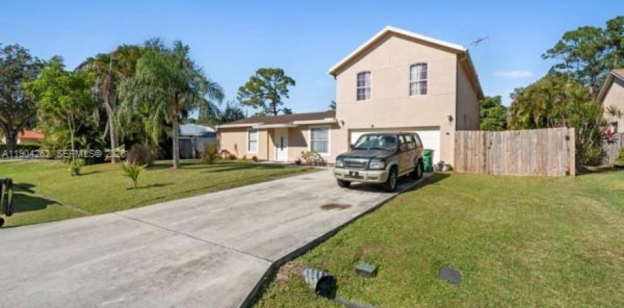 Casa en Port St. Lucie, Florida 5 dormitorios, 266.63 m2 № 2080213