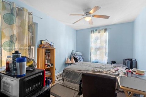 Casa en venta en Port St. Lucie, Florida, 5 dormitorios, 266.63 m2 № 2080213 - foto 18