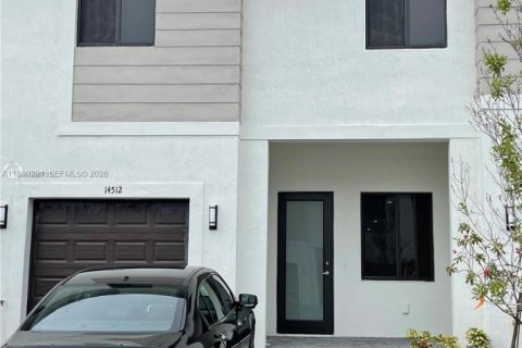 Touwnhouse à louer à Miami, Floride: 4 chambres, 205.13 m2 № 1996575 - photo 1