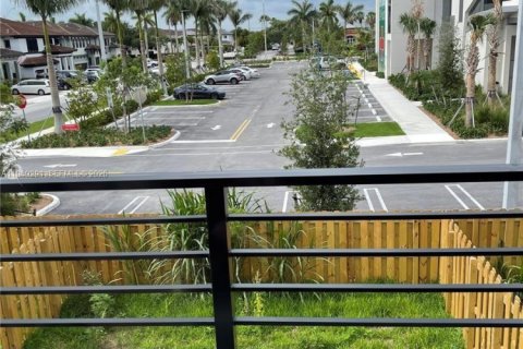 Touwnhouse à louer à Miami, Floride: 4 chambres, 205.13 m2 № 1996575 - photo 7