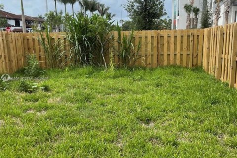 Touwnhouse à louer à Miami, Floride: 4 chambres, 205.13 m2 № 1996575 - photo 9