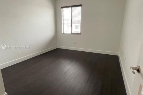 Touwnhouse à louer à Miami, Floride: 4 chambres, 205.13 m2 № 1996575 - photo 13