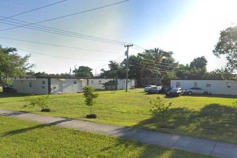 Снять в аренду виллу или дом в Майами, Флорида 1 спальня, 394.65м2, № 1896350 - фото 7