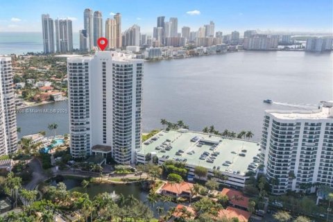 Купить кондоминиум в Авентура, Флорида 2 спальни, 126.81м2, № 1692427 - фото 1