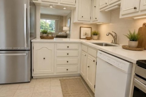 Condo in Delray Beach, Florida, 2 bedrooms № 2185466 - photo 10