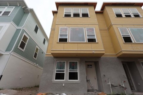 Townhouse in Saint Petersburg, Florida 3 bedrooms, 181.35 sq.m. № 2200458 - photo 2
