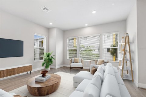 Townhouse in Saint Petersburg, Florida 3 bedrooms, 181.35 sq.m. № 2200458 - photo 9