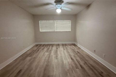 Condominio en alquiler en Margate, Florida, 1 dormitorio, 72 m2 № 2055504 - foto 17