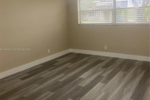 Condominio en alquiler en Margate, Florida, 1 dormitorio, 72 m2 № 2055504 - foto 16