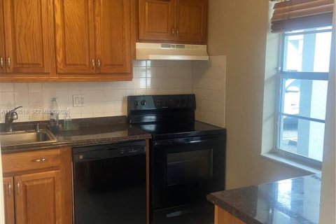 Condominio en alquiler en Margate, Florida, 1 dormitorio, 72 m2 № 2055504 - foto 11