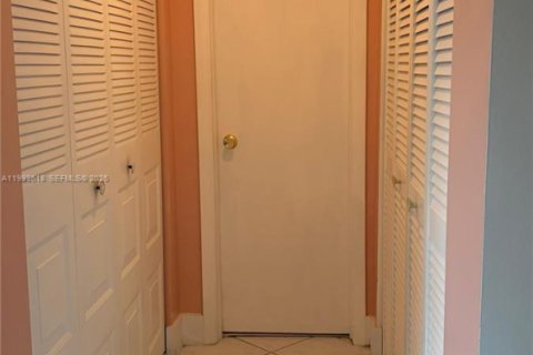 Condominio en alquiler en Margate, Florida, 1 dormitorio, 72 m2 № 2055504 - foto 8