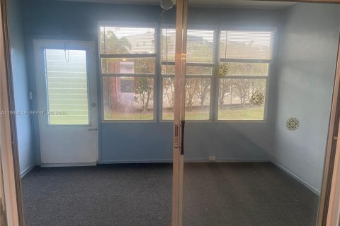 Condominio en alquiler en Margate, Florida, 1 dormitorio, 72 m2 № 2055504 - foto 14