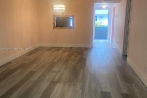 Condominio en alquiler en Margate, Florida, 1 dormitorio, 72 m2 № 2055504 - foto 13