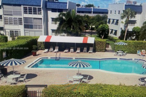 Condominio en alquiler en Margate, Florida, 1 dormitorio, 72 m2 № 2055504 - foto 3