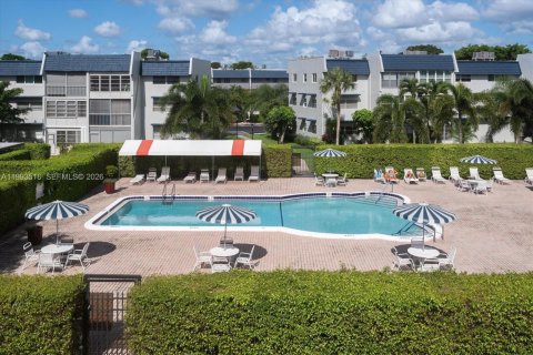 Condominio en alquiler en Margate, Florida, 1 dormitorio, 72 m2 № 2055504 - foto 2