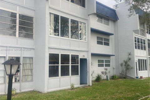 Condominio en alquiler en Margate, Florida, 1 dormitorio, 72 m2 № 2055504 - foto 5