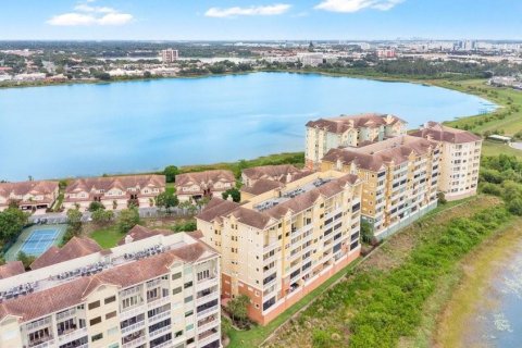 Condo in Orlando, Florida, 2 bedrooms № 2107740 - photo 27