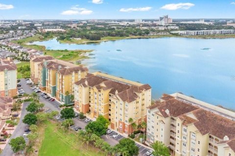 Condo in Orlando, Florida, 2 bedrooms № 2107740 - photo 2