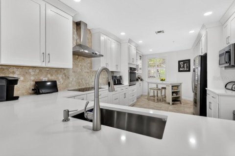 Condo in Orlando, Florida, 2 bedrooms № 2107740 - photo 4