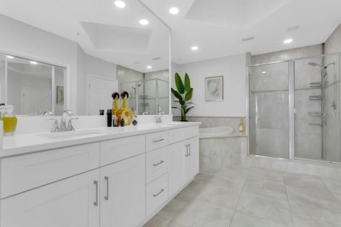 Condo in Orlando, Florida, 2 bedrooms № 2107740 - photo 16